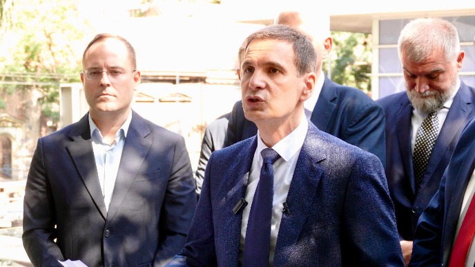 Vučić vodi Srbiju u sukobe